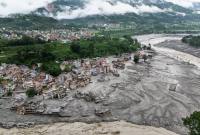 Lumpur penuhi permukiman di Nepal usai banjir bandang. (Foto: REUTERS/Navesh Chitrakar)