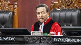 Ketua Mahkamah Konstitusi (MK) Suhartoyo memimpin sidang pembacaan putusan terhadap 17 perkara pengujian undang-undang di Gedung Mahkamah Konstitusi, Jakarta, Jumat (28/8/2026). (Foto: Antara/Rivan Awal L)
