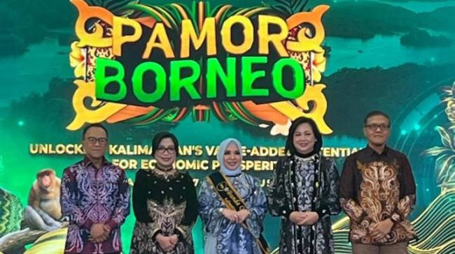 Ketua Dekranasda Kalsel, Hj. Fathul Jannah Muhidin saat menghadiri kegiatan Pamor Borneo 2026. Foto : istimewa