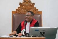 Hakim tunggal Richard Edwin Basoeki memimpin sidang praperadilan atas penetapan tersangka Febrie Adriansyah dalam kasus dugaan Tindak Pidana Pencucian Uang (TPPU), di Pengadilan Negeri Jakarta Selatan, Jakarta, Rabu (19/8/2026). (Foto: Antara/Angga Budhiyanto)