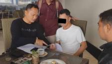 WNA Vietnam ditangkap di Pontianak diduga terlibat dalam jaringan perdagangan ilegal sisik trenggiling. (Foto: HO-Kemenhut)