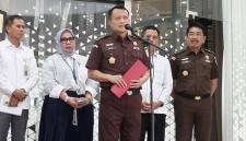 Koordinator Tim 9 sekaligus Jaksa Agung Muda Bidang Pengawasan (Jamwas) Rudi Margono (tengah) berbicara dalam konferensi pers di Gedung Jampisus Kejaksaan Agung, Jakarta, Selasa (15/9/2026). (Foto: Antara/Nadia Putri R)