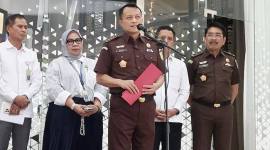 Koordinator Tim 9 sekaligus Jaksa Agung Muda Bidang Pengawasan (Jamwas) Rudi Margono (tengah) berbicara dalam konferensi pers di Gedung Jampisus Kejaksaan Agung, Jakarta, Selasa (15/9/2026). (Foto: Antara/Nadia Putri R)
