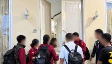 Penyidik pada Jampidsus Kejaksaan Agung menggeledah rumah mantan kepala daerah dalam penyidikan kasus dugaan korupsi pertambangan batu bara oleh PT CCM di Kabupaten Nunukan, Kalimantan Utara, tahun 2013–2025 pada Rabu (23/9/2026). (Foto: HO-Kejaksaan Agung RI)