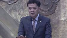 Ketua Komisi III DPR Habiburokhman menyampaikan laporan perkembangan penyusunan RUU Perampasan Aset terkait tindak pidana pada Rapat Paripurna ke-3 Masa Persidangan I Tahun Sidang 2026-2027 di Kompleks Parlemen, Senayan, Jakarta, Kamis (27/8/2026). (Foto: HO-Antara)