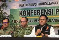 Direktur Tindak Pidana Tertentu Bareskrim Polri Brigjen Pol Mohammad Irhamni (kanan) memberikan keterangan dalam konferensi pers perkembangan penanganan kebakaran hutan dan lahan (karhutla) di Jakarta, Selasa (29/9/2026). (Foto: Antara/Devi Nindy)