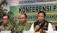 Direktur Tindak Pidana Tertentu Bareskrim Polri Brigjen Pol Mohammad Irhamni (kanan) memberikan keterangan dalam konferensi pers perkembangan penanganan kebakaran hutan dan lahan (karhutla) di Jakarta, Selasa (29/9/2026). (Foto: Antara/Devi Nindy)