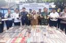 
Bea Cukai Sampit musnahkan BKC ilegal senilai Rp1,35 Miliar, Sampit, Selasa (15/9/2026). (Foto: Antara/Devita Maulina)
