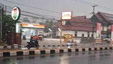 Hujan lebat terjadi di sepanjang Jalan Tjilik Riwut, Palangka Raya, Kalimantan Tengah, Selasa (8/9/2026) petang.(Foto: Kompas.com)