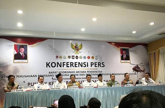 Konferensi pers rapat koordinasi antara pemerintah dan perusahaan pemegang hak guna usaha dan perizinan berusaha pemanfaatan hutan dalam rangka penanganan karhutla telah di Jakarta, Senin (7/9/2026). (Foto: Antara/Devi Nindy)