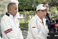 Menteri Pemuda dan Olahraga (Menpora) Erick Thohir (tengah) memberikan keterangan pers selepas acara pelepasan Kontingen Garuda oleh Presiden Prabowo Subianto di kompleks Istana Kepresidenan RI, Jakarta, Rabu (9/9/2026). (Foto: Antara/Genta Tenri M)