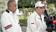 Menteri Pemuda dan Olahraga (Menpora) Erick Thohir (tengah) memberikan keterangan pers selepas acara pelepasan Kontingen Garuda oleh Presiden Prabowo Subianto di kompleks Istana Kepresidenan RI, Jakarta, Rabu (9/9/2026). (Foto: Antara/Genta Tenri M)