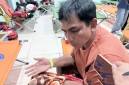 Ahmad Saudi, penumpang yang selamat korban kecelakaan Kapal Virgo Transport 8, memberikan keterangan setelah mendapatkan perawatan kesehatan di Pelabuhan Trisakti Banjarmasin, Kalimantan Selatan, Minggu (13/9/2026) malam. (Foto: Antara)