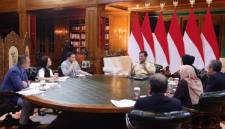 Presiden Prabowo Subianto melakukan wawancara dengan sejumlah media nasional dalam program