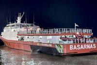 KN SAR Kamajaya berangkat membawa 89 personel untuk melaksanakan operasi SAR hari kedelapan pada Minggu (20/9) setelah rapat evaluasi operasi hari ketujuh kecelakaan KM Virgo Transport 8, di Pelabuhan Trisakti, Banjarmasin, Kalimantan Selatan, Sabtu (19/9/2026) malam. (Foto: Antara)