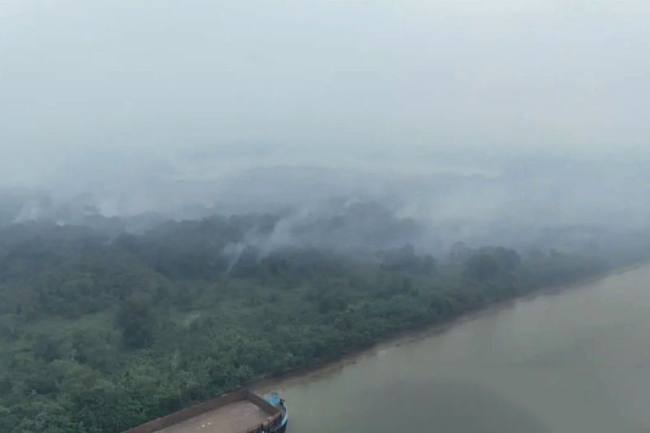 Samarinda diselimuti awan tebal dan udara tidak sehat, warga diimbau tetap tenang dan waspada. (Foto: HO-Diskominfo Kaltim)
