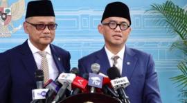 Menteri Haji dan Umrah Mochamad Irfan Yusuf (kiri) bersama Wakil Menteri Haji dan Umrah Dahnil Anzar Simanjuntak memberikan keterangan pers seusai menghadap Presiden Prabowo Subianto di Istana Kepresidenan RI, Jakarta, Senin (28/9/2026). (Foto: Antara/Irfansyah Nasution)
