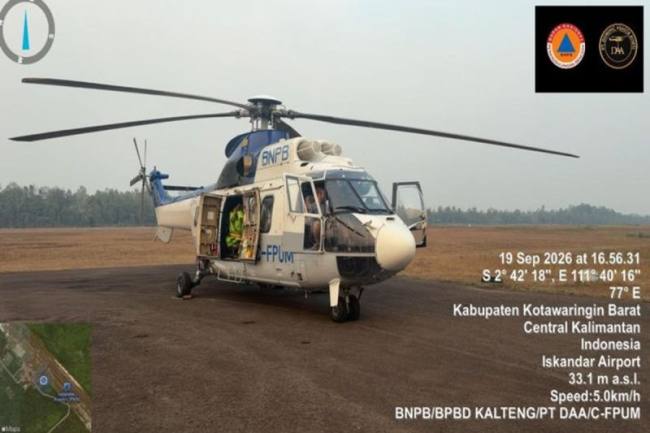 
Helikopter tipe Super Puma AS332L saat tiba di Bandar Udara Iskandar. (Foto: HO-BPBD Kobar)