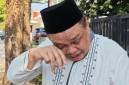 Rudy Resnawan tak kuasa menahan tangis mengenang sosok almarhum Rudy Ariffin (SuarIndonesia/RW)
