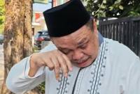 Rudy Resnawan tak kuasa menahan tangis mengenang sosok almarhum Rudy Ariffin (SuarIndonesia/RW)