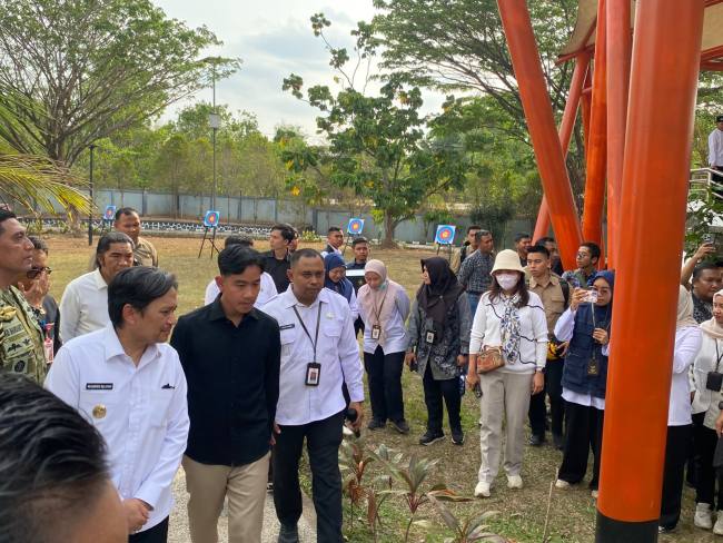 Kunjungan kerja  Wakil Presiden RI, Gibran Rakabuming Raka, dii Sekolah Rakyat (SR) Banjarbaru di BBPPPKS, Kamis (10/9/2026) sore hanya berlangsung belasan menit.. (SuarIndonesia/RW)