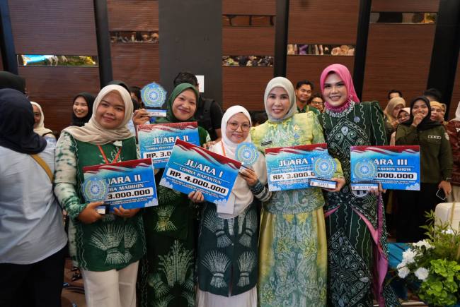 Tim Penggerak PKK Kabupaten Balangan menorehkan prestasi pada seluruh kategori lomba yang diikuti dalam Jambore Kader PKK tingkat Provinsi Kalimantan Selatan Tahun 2026 di Novotel Hotel Banjarbaru, Selasa (15/9/2026). (SuarIndonesia/Adv)