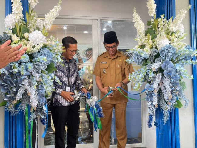 Bank Kalsel Kantor Cabang Pembantu (KCP) Halong resmi mulai beroperasi di Desa Halong, Kecamatan Halong, Kabupaten Balangan, Selasa (15/9/2026) (SuarIndonesia/Adv)