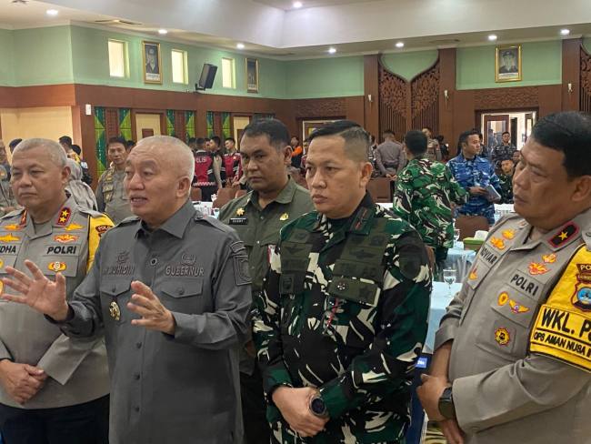 Di sela Rakor Pembagian Tugas Satgas Karhutla Kalsel di Gedung Idham Chalid, Banjarbaru. (SuarIndonesia/Ist)