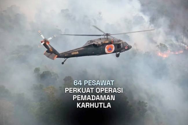 Salah satu helikopter BNPB yang ikut melakukan pemadaman kebakaran hutan dan lahan di Indonesia. (Foto: HO-Sekretariat Kabinet