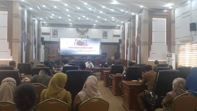 Pertemuan tersebut dipimpin langsung Wakil Ketua DPRD Balangan, Muhammad Riskan, serta dihadiri jajaran Dinas Koperasi, UKM dan Perdagangan, Dinas Perhubungan, Satpol PP, hingga puluhan perwakilan pedagang (SuarIndonesia/Adv)