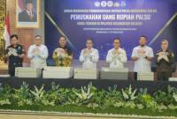 Badan Koordinasi Pemberantasan Rupiah Palsu Kalimantan Selatan memusnahkan uang Rupiah palsu temuan hasil penindakan di Kantor Perwakilan Bank Indonesia) Provinsi di  Banjarmasin, Rabu (23/9/2026). (SuarIndonesia/Ist)