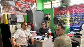 Robert Hendra Sulu SH MH (kemeja putih)