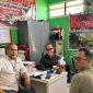 Robert Hendra Sulu SH MH (kemeja putih)
