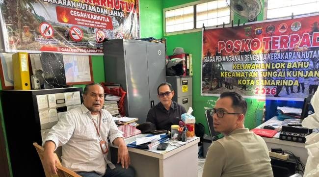 Robert Hendra Sulu SH MH (kemeja putih)