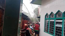 Api berkobar Jalan Bali Gang Binaan RT 9 Banjarmasin Tengah,  Senin (27/9/2026), sekitar pukul 12.45 WITA. (SuarIndonesia/DO)