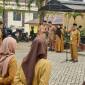 Kepala Bidang Mutasi, Promosi dan Kinerja (MPK) Badan Kepegawaian dan Pengembangan Sumber Daya Manusia (BKPSDM) Kabupaten Balangan, Ahmad Nawawi Abdurrauf, dalam Pembinaan ASN BerAKHLAK berbasis spiritual yang dilaksanakan dalam apel pagi, Dinas Kominfosan Senin (28/9/2026). (SuarIndonsia/Adv)