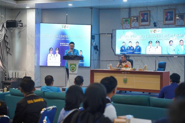 Ketua DPD KNPI  Balangan, Harry Khairil Hadi menyampaikan, sambutan pada acara KNPI Young Leaders Academy 2026, Sabtu (26/9/2026). (SuarIndonesia/Adv)