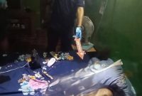 perempuan berinisial DND (45) ditemukan meninggal dunia di dalam kamar rumahnya di Jalan Banjar Indah I Gang Anggrek Banjarmasin Selatan, Senin (28/9/2026) sekitar pukul 13.30 WITA. (SuarIndonesia/DO)