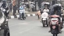 Ceceran solar, khususnya di Jalan Antasari, persisnya depan Rumah Sakit (RS) Sari Mulia, banyak pengedara terjatuh, Selasa (29/9/2026) sekitar pukul 14.30 WITA. (SuarIndonesia/ZII