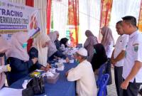 Dalam upaya memutus mata rantai penularan penyakit, Dinas Kesehatan Kabupaten Balangan melalui Bidang Pencegahan dan Pengendalian Penyakit (P2P) melaksanakan tracing Tuberkulosis (TB) di Desa Baruh Panyambaran, Kecamatan Halong, Rabu (19/8/2026). - Foto: Mc.Balangan