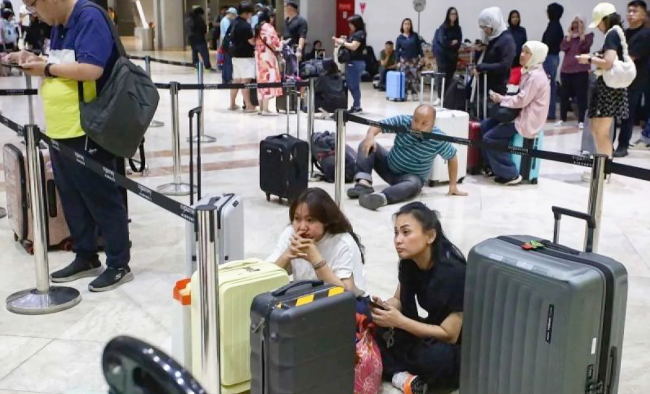 Bandara Soekarno Hatta ditutup sementara untuk seluruh aktivitas penerbangan karena ada indikasi sebaran abu vulkanik dari Gunung Anak Krakatau. (Foto: Antara/M Iqbal)