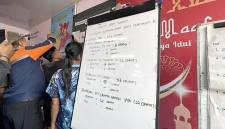 Daftar korban Kapal Virgo Transpot 8 di Posko SAR Pelabuhan Trisakti Banjarmasin. ( Foto: detikKalimantan/kahirun nisa)