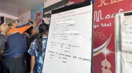 Daftar korban Kapal Virgo Transpot 8 di Posko SAR Pelabuhan Trisakti Banjarmasin. ( Foto: detikKalimantan/kahirun nisa)