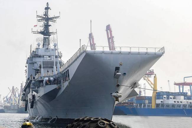 Kapal Induk Giuseppe Garibaldi saat bersandar di Dermaga 107, Pelabuhan Tanjung Priok, Jakarta Utara, Jumat (18/9/2026). (Foto: Antara/Walda Marison)