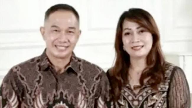Helianto (55) dan Novika Liana (43), penumpang KM Virgo Transport 8. (Foto: Istimewa)