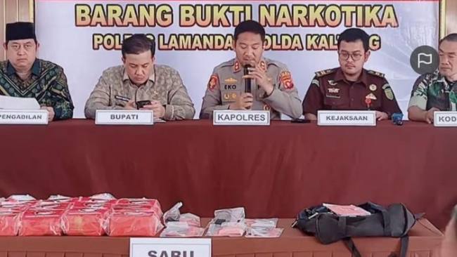 Tiga kurir membawa 16,3 kilogram sabu dari Kalimantan Barat (Kalbar) menuju Palangka Raya, Kalimantan Tengah (Kalteng). (Foto: HO-Polres Lamandau)