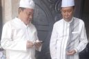 Rosehan Noor Bahri, (kiri)  dan Rudy Ariffin yang semasanya penuh keakraban- kemesraan, karena mantan penjabat pemerintah. (SuarIndonesia/Repro
 