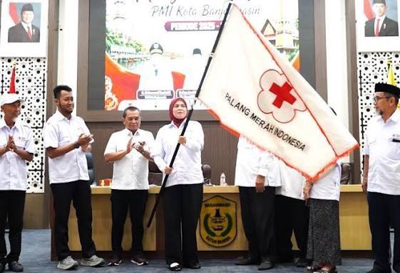 Ketua  Palang Merah Indonesia (PMI) Banjarmasin, Hj Ananda dan pengurus lainnya, resmi dilantik, Selasa (1/9/2026). (SuarIndonesia/Repro)