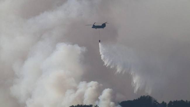 Foto Ilustrasi helikopter water bombing. (Foto: x.com/@ModJapan_en)