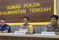 Kabid Humas Polda Kalteng Kombes Pol Budi Rachmat (tengah). (Foto: HO-Polda Kalteng)
